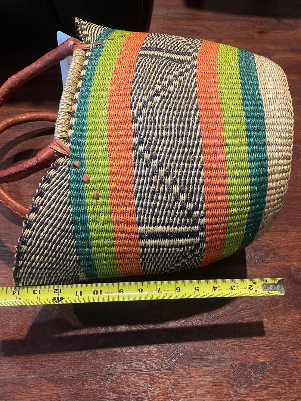 Handwoven Multicolor Straw Bolga basket with Brown Leather Handles - Picture 5 of 8